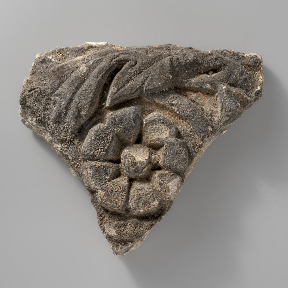 Fragment sculpté