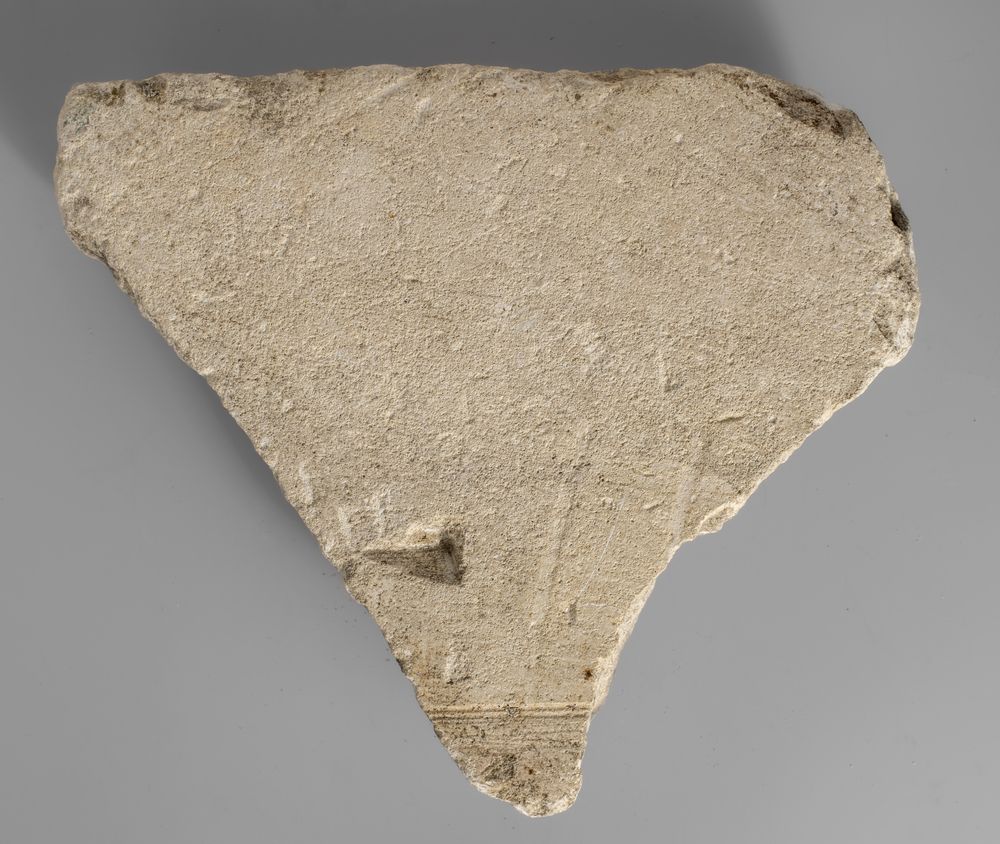 Fragment sculpté