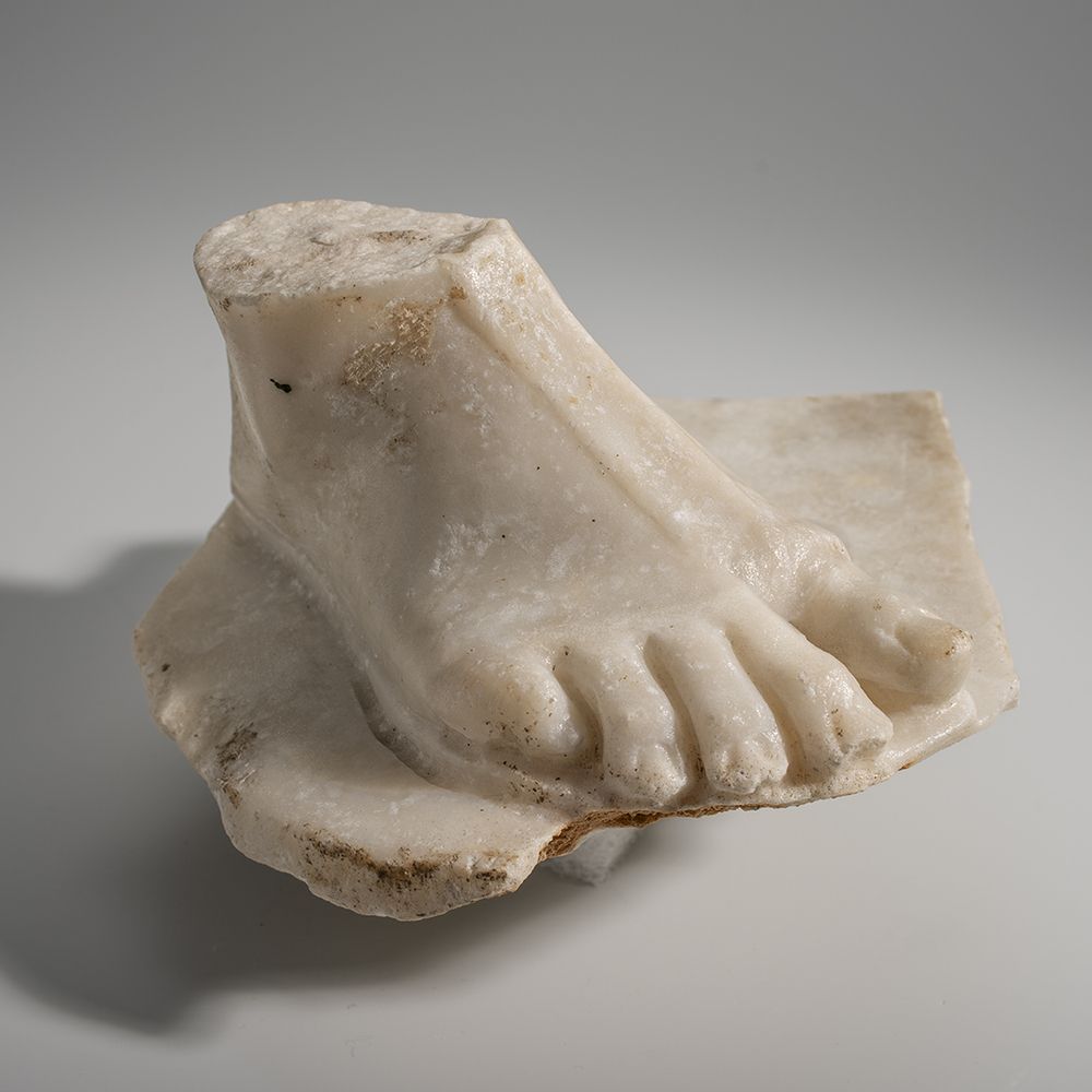 Pied droit de statuette