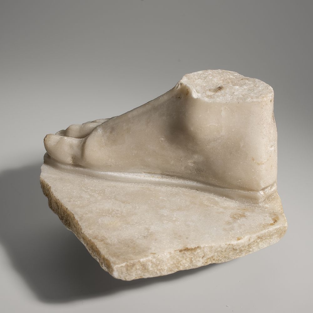 Pied droit de statuette