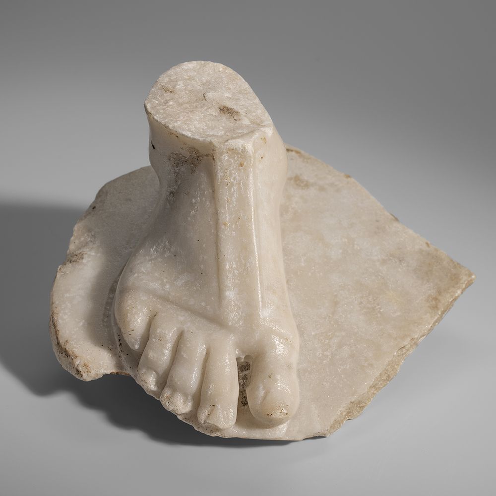 Pied droit de statuette