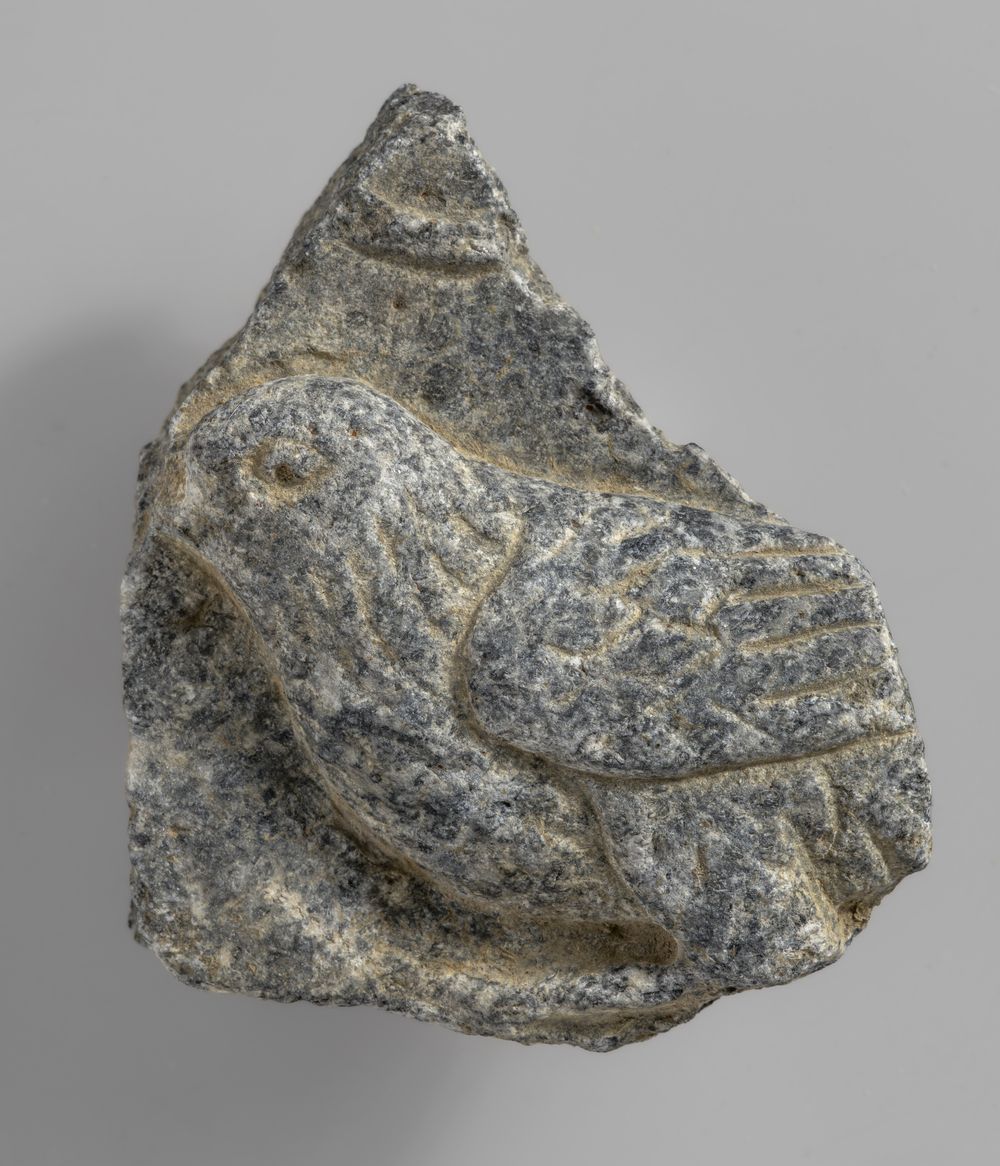 Fragment de décor avec un oiseau