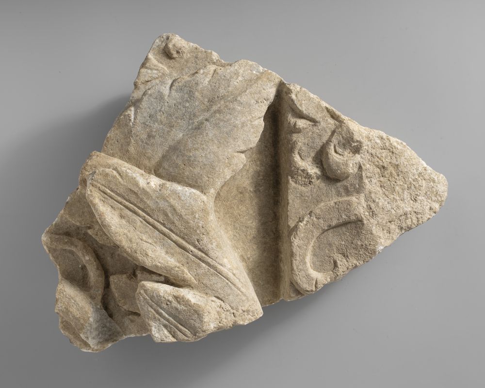 Fragment sculpté