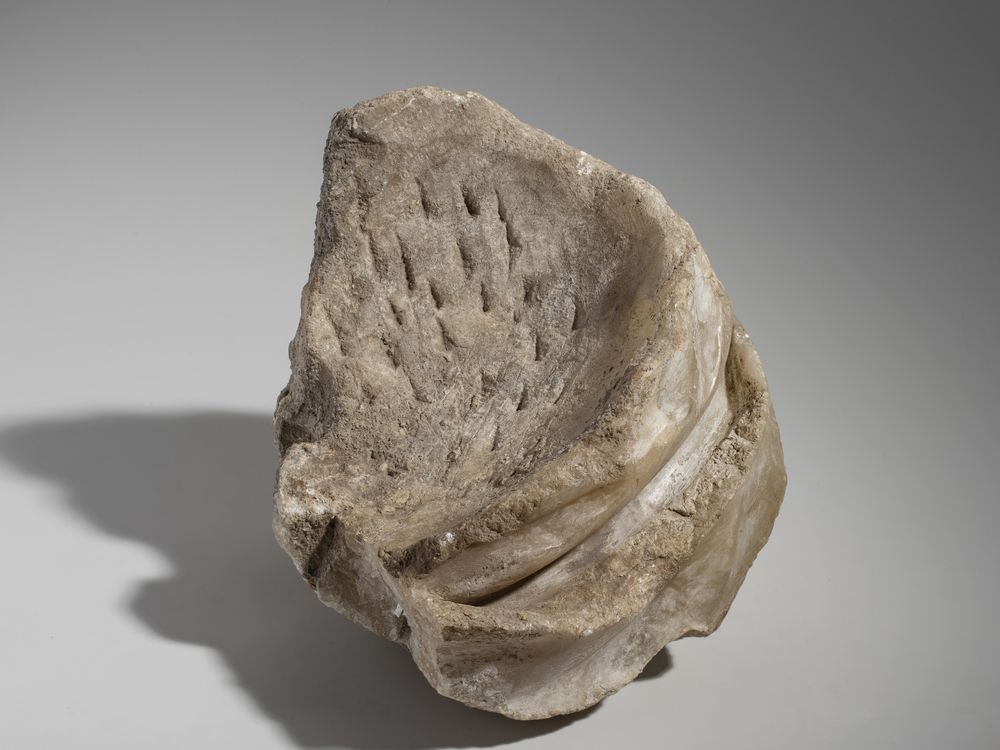 Drapé fragmentaire d’un paludamentum