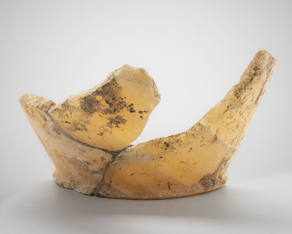 Fragment de vase en albâtre