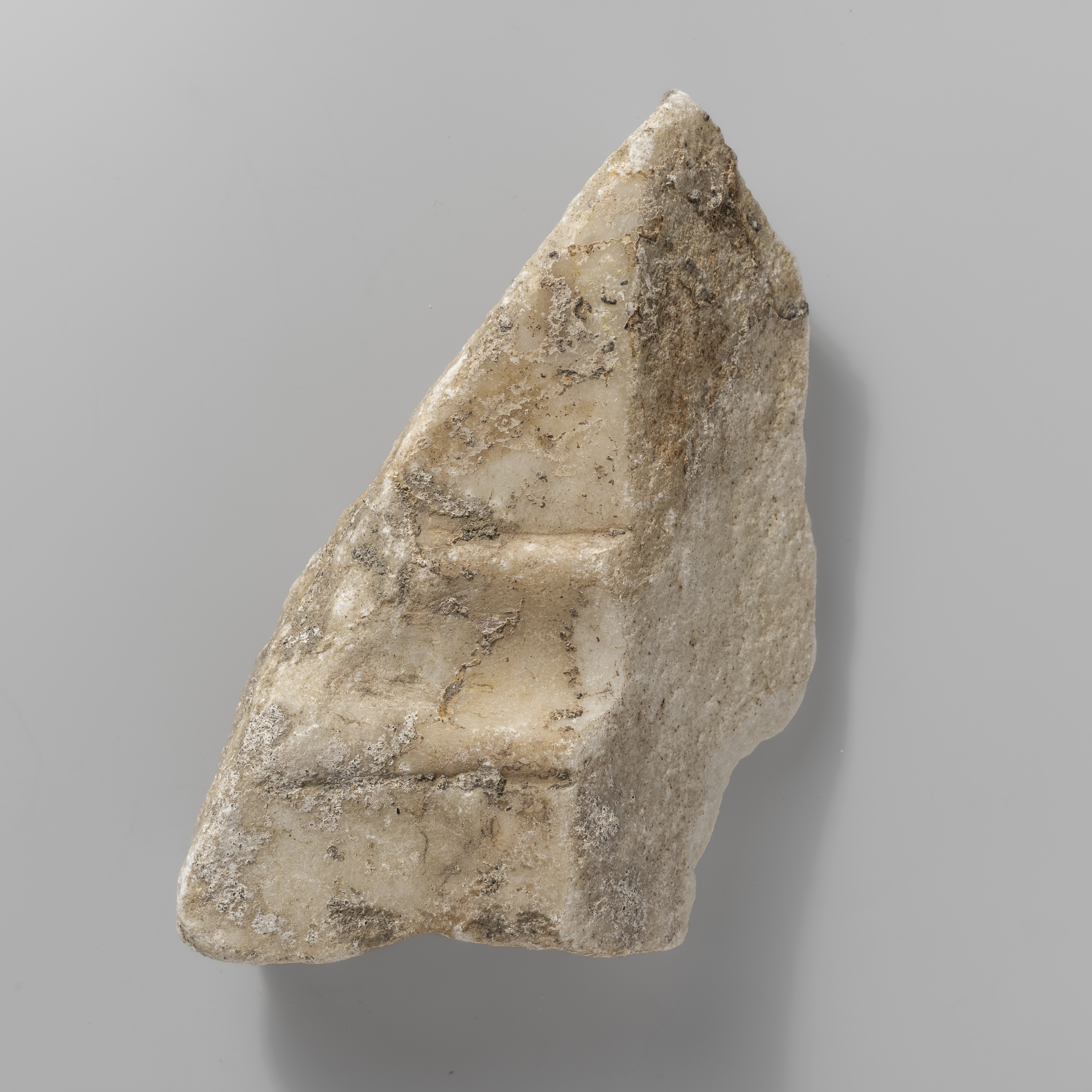 Fragment d’encadrement d’un relief