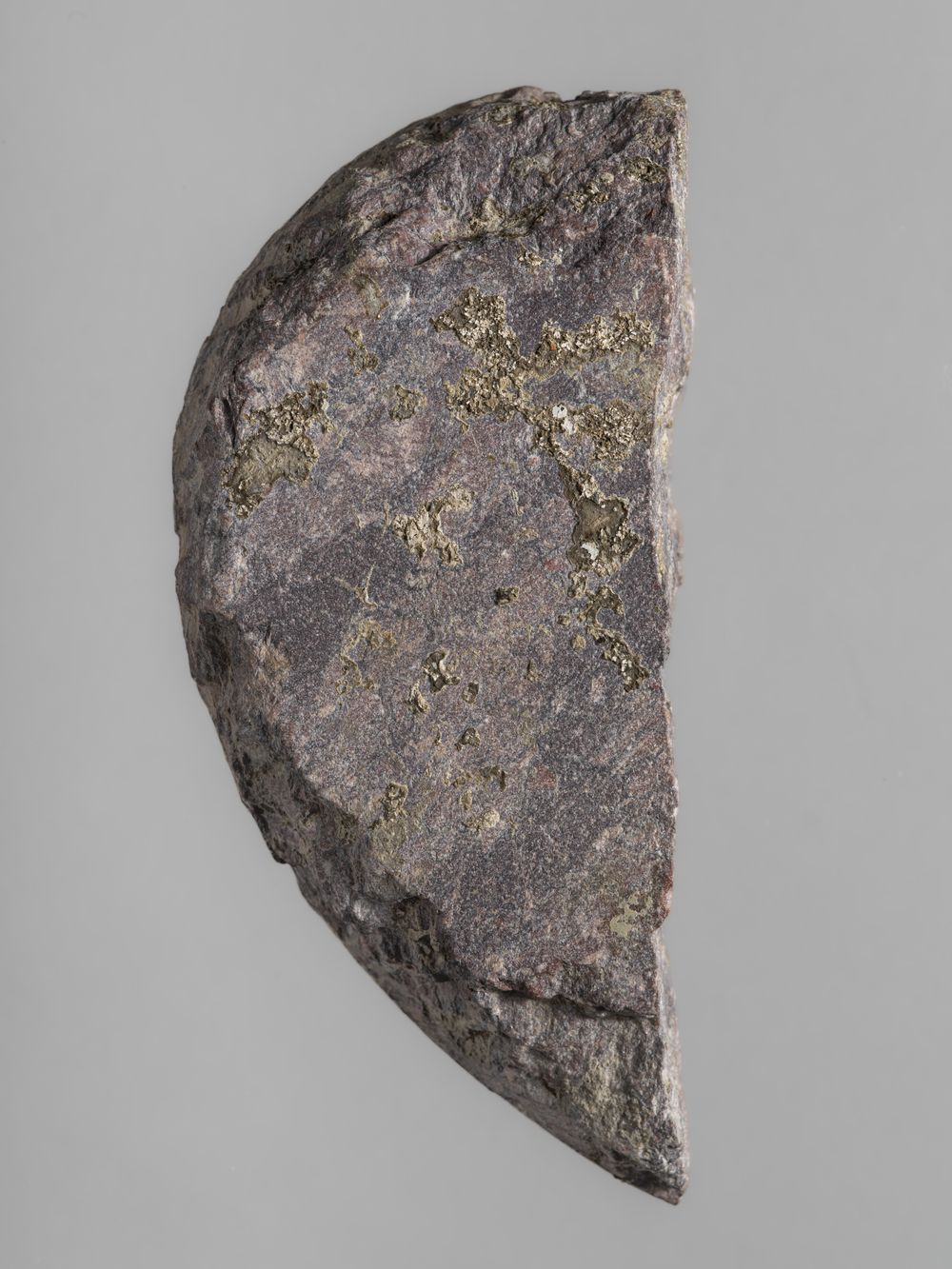 Pomme de pin – fragment de décor architectural