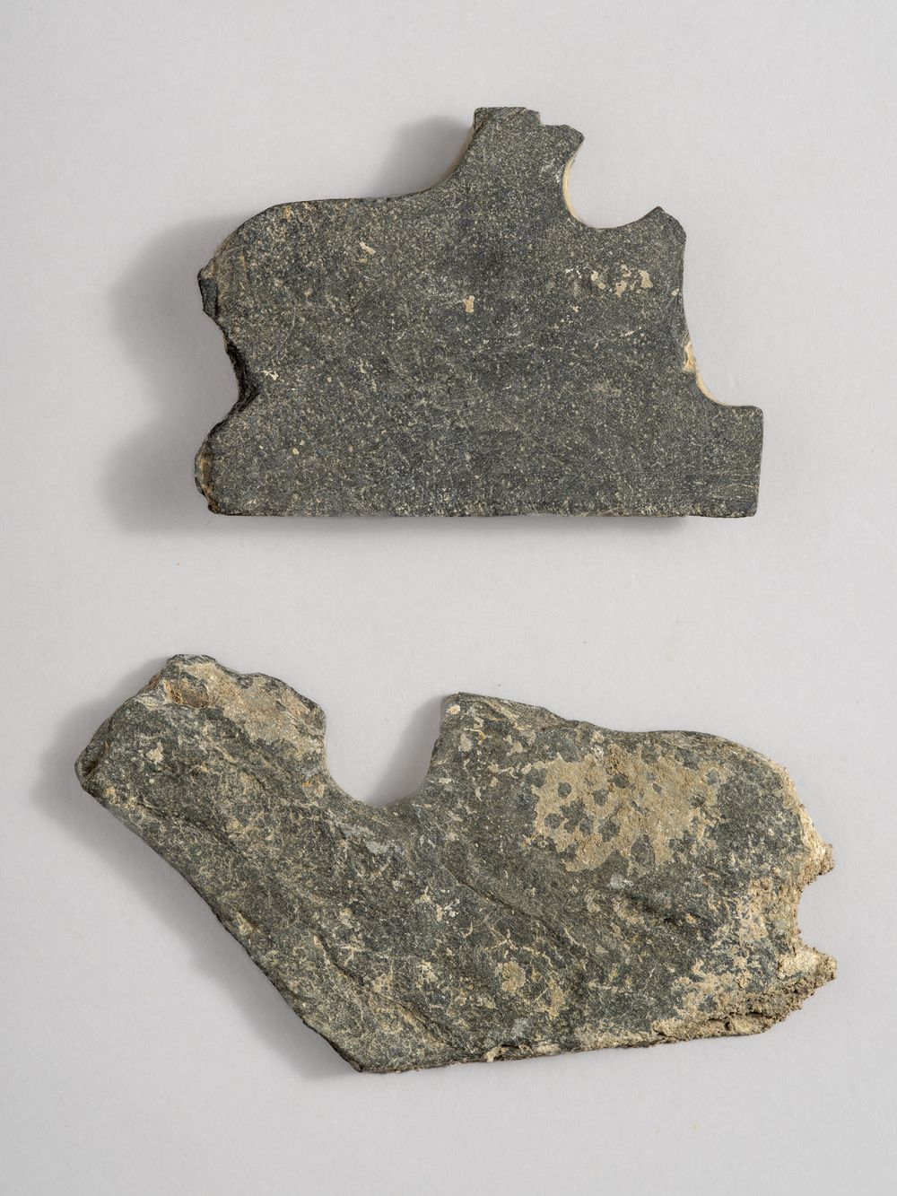 Deux fragments de décor d’architecture