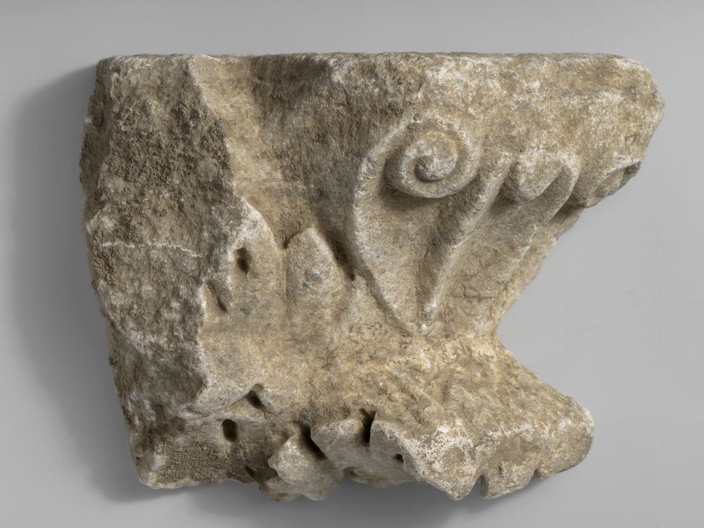 Fragment de chapiteau