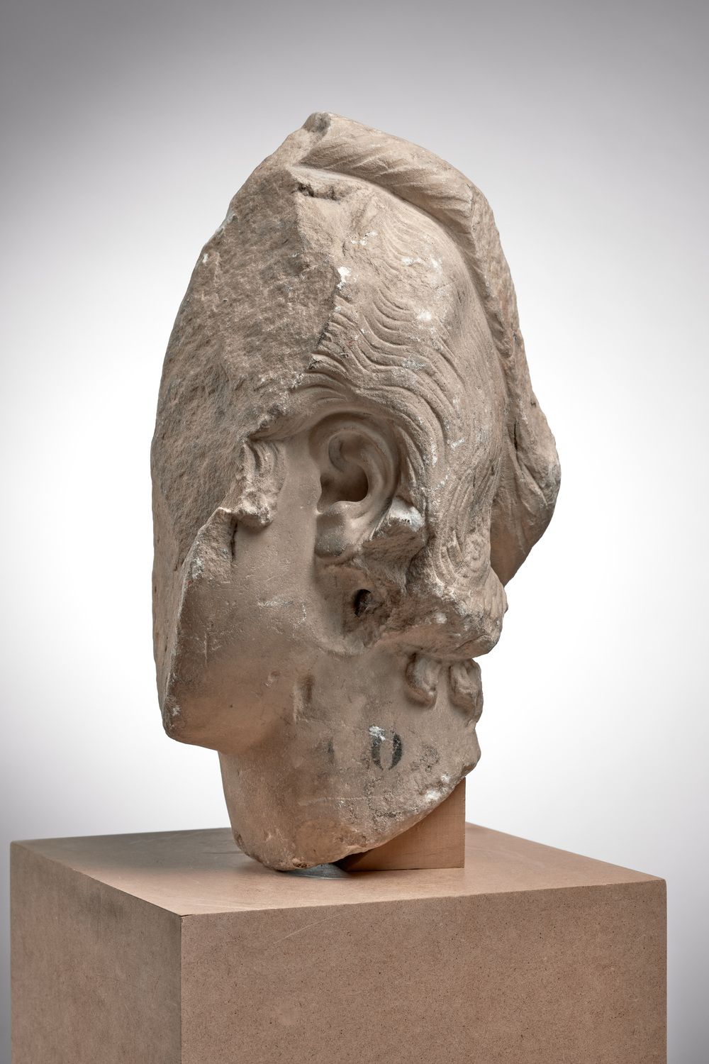 Tête féminine fragmentaire