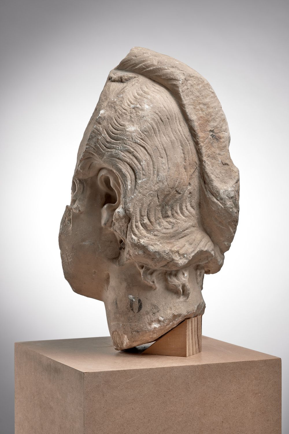 Tête féminine fragmentaire