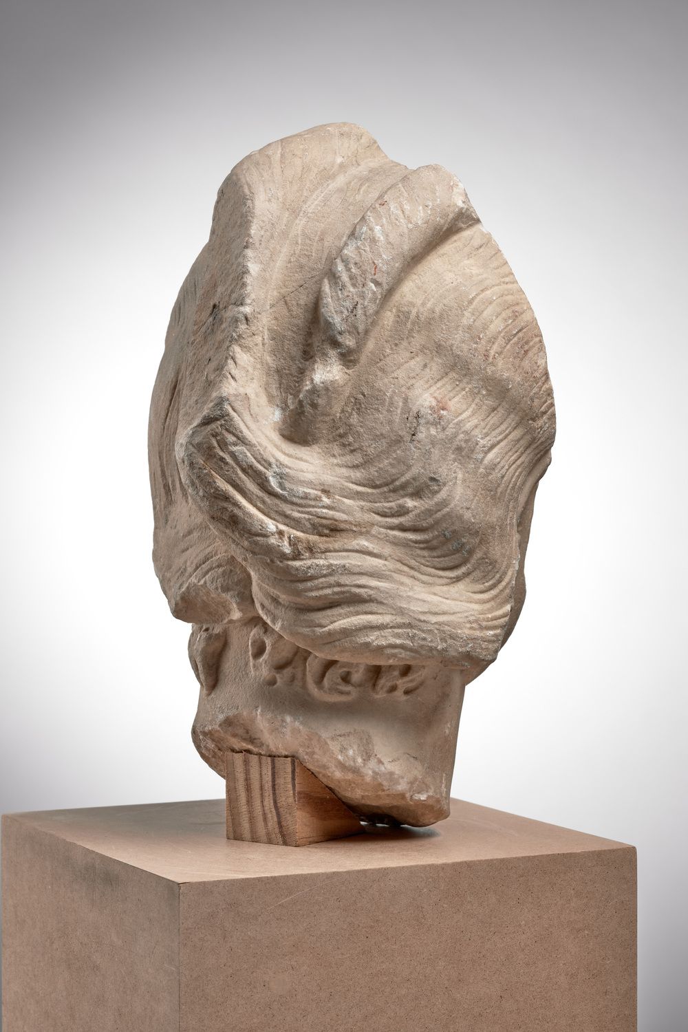 Tête féminine fragmentaire