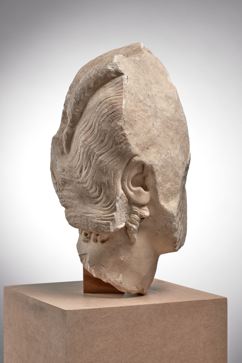 Tête féminine fragmentaire