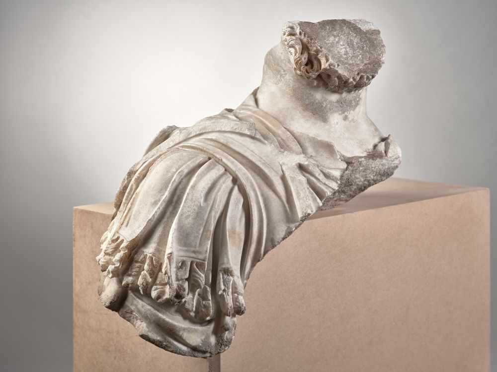 Fragment de buste cuirassé
