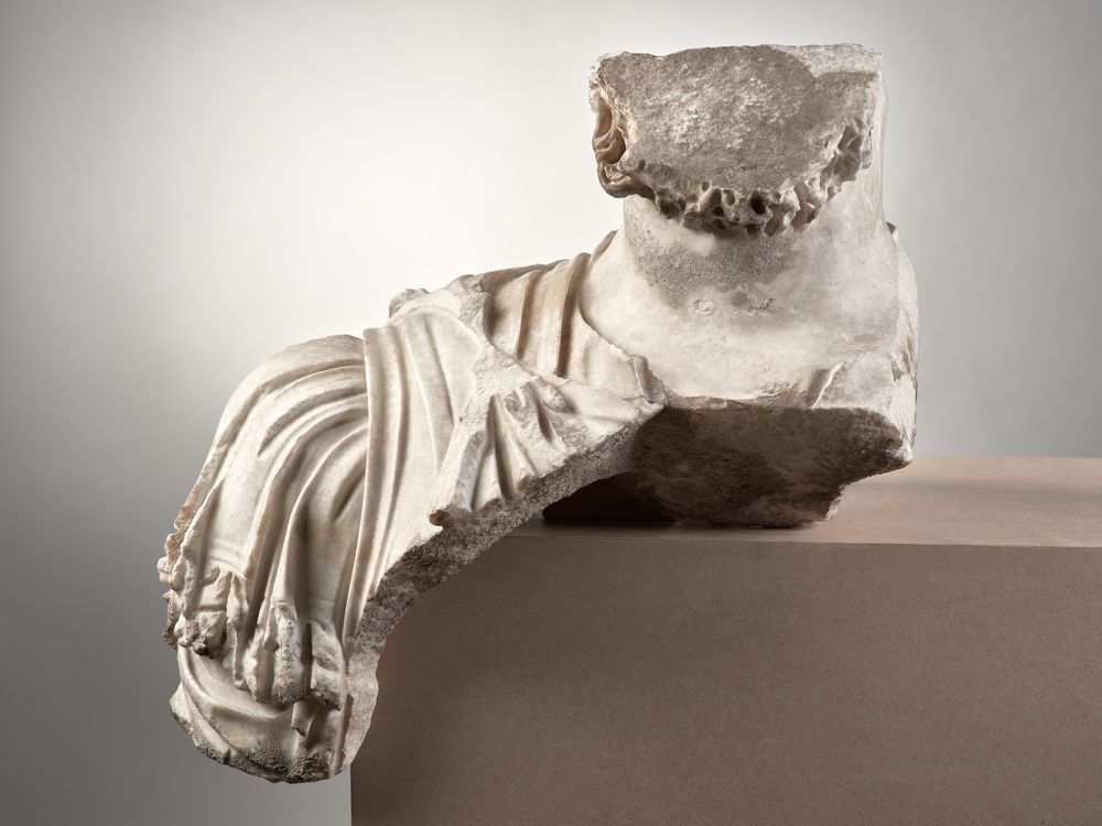 Fragment de buste cuirassé