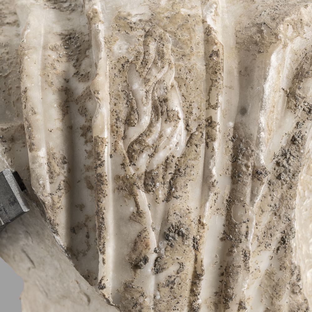 Fragment d’épaule droite d’un buste cuirassé