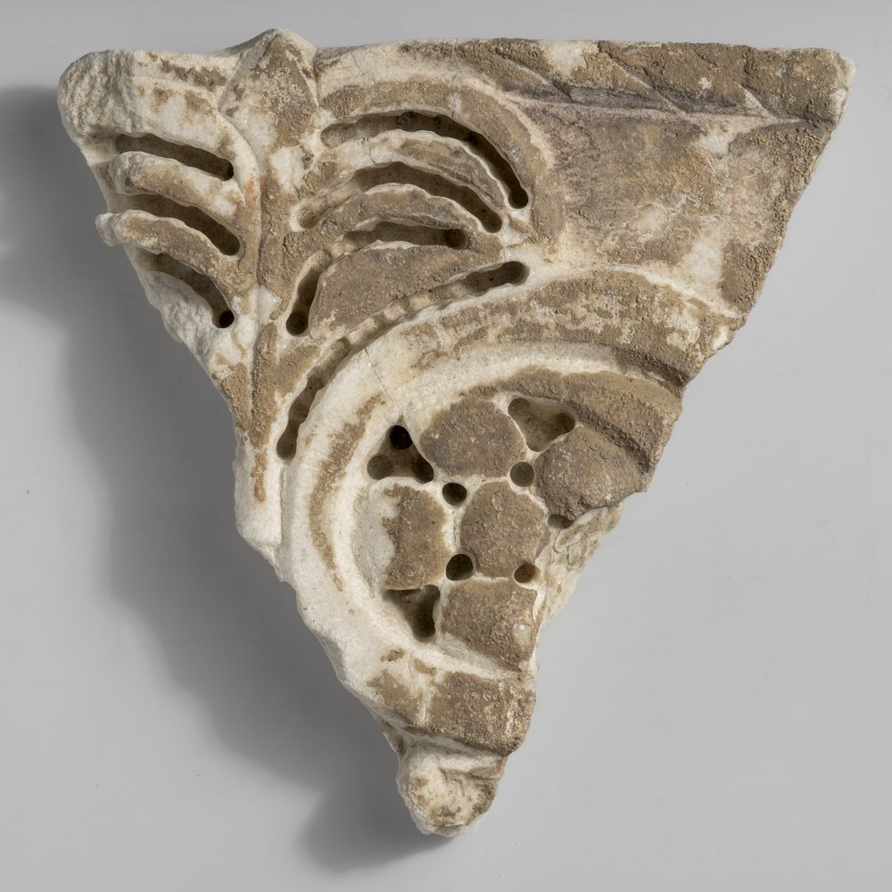 Fragment de chapiteau de pilastre