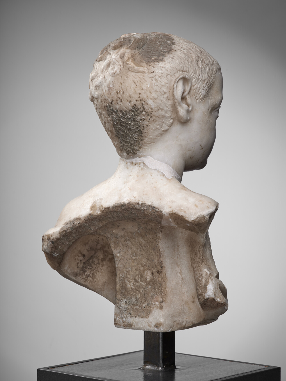 Buste de jeune garçon