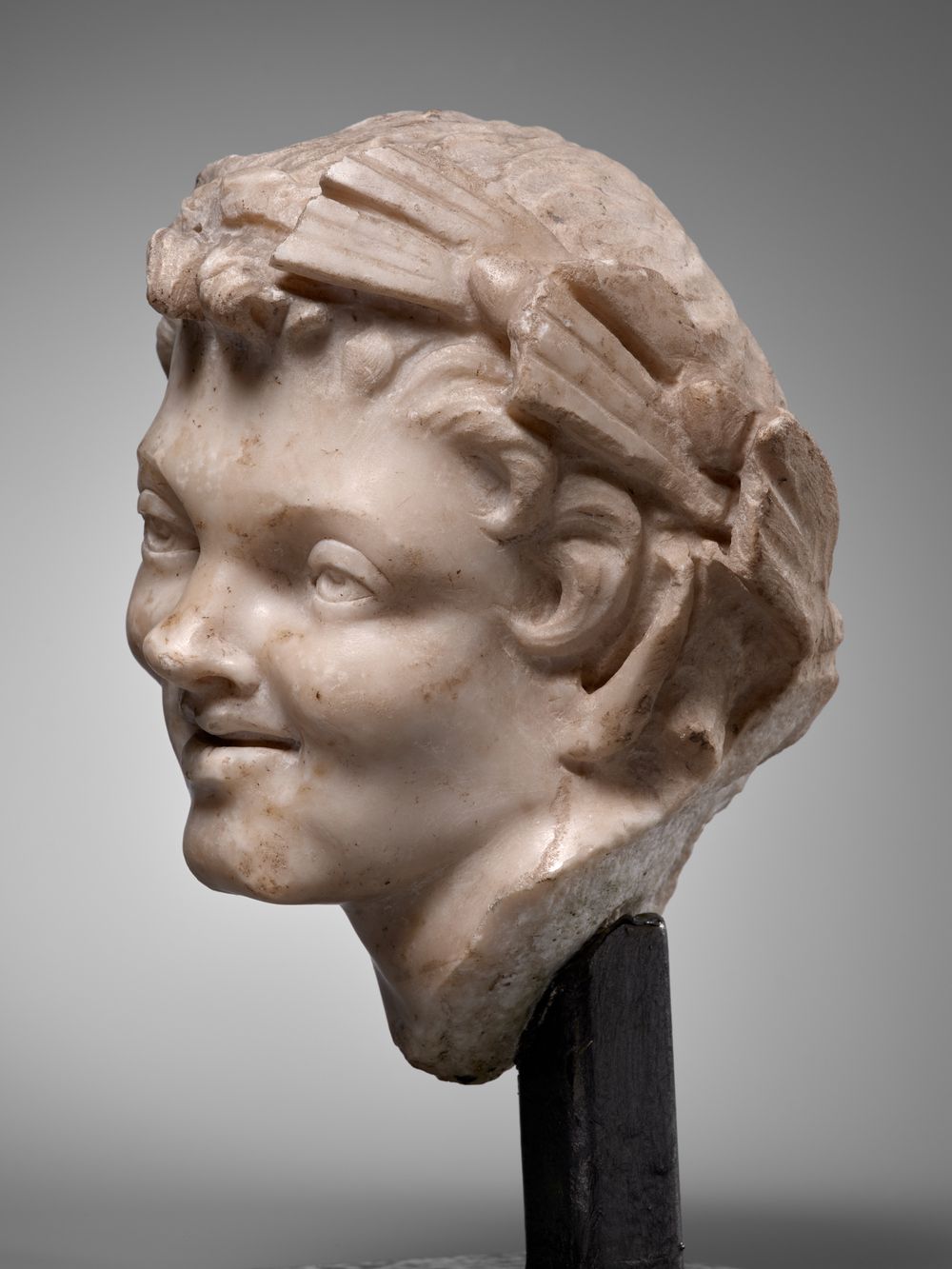 Tête de faune couronné d’épis de blé