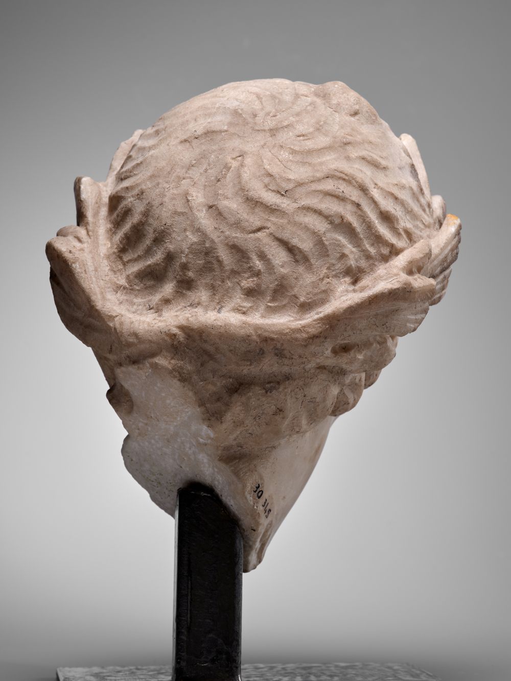 Tête de faune couronné d’épis de blé