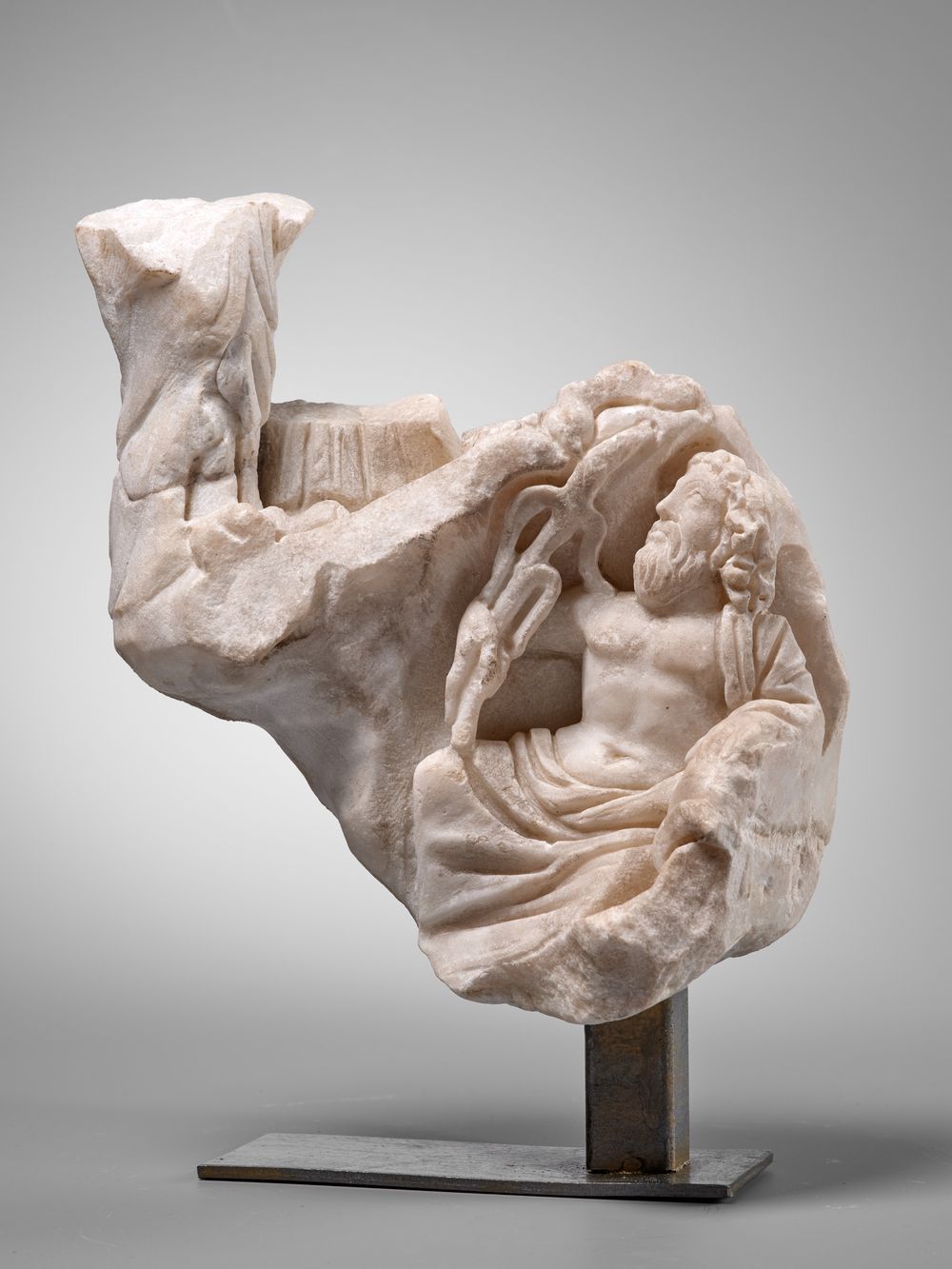 Dieu-fleuve sous un rocher surmonté d’un aigle