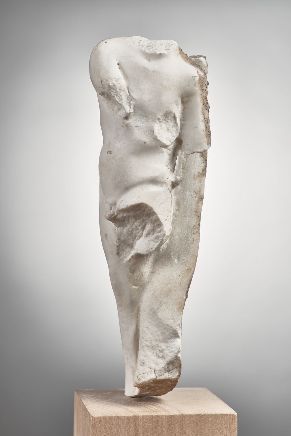 Satyre contre un arbre