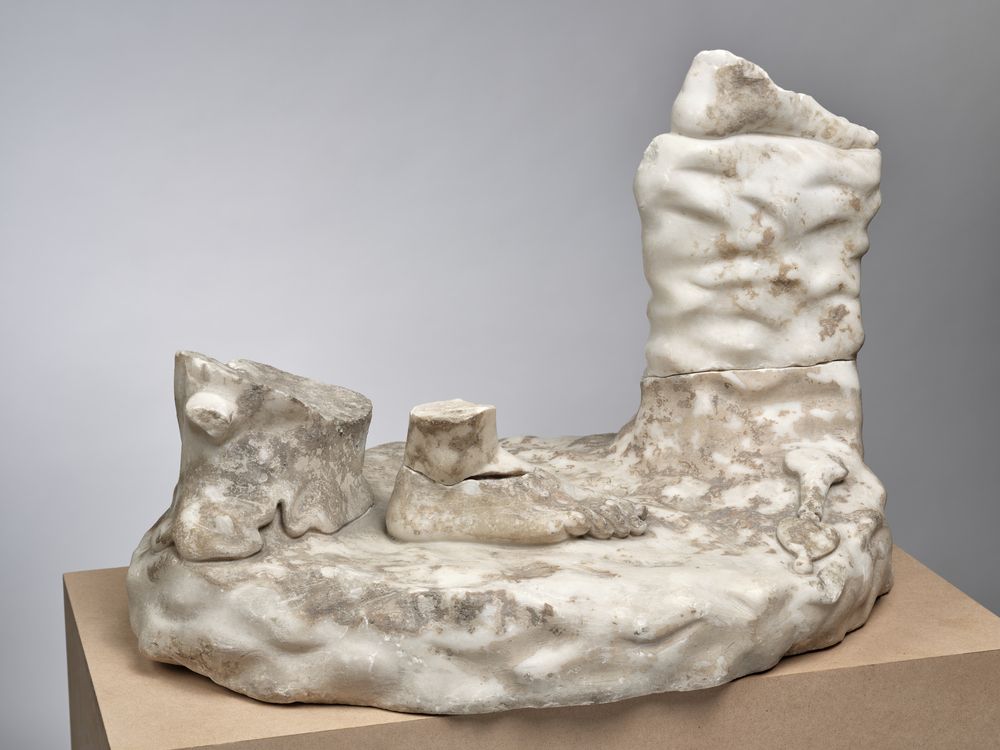 Base et pieds d’Apollon citharède