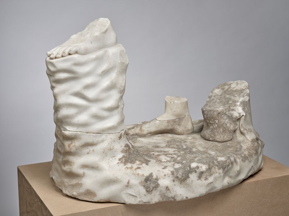 Base et pieds d’Apollon citharède