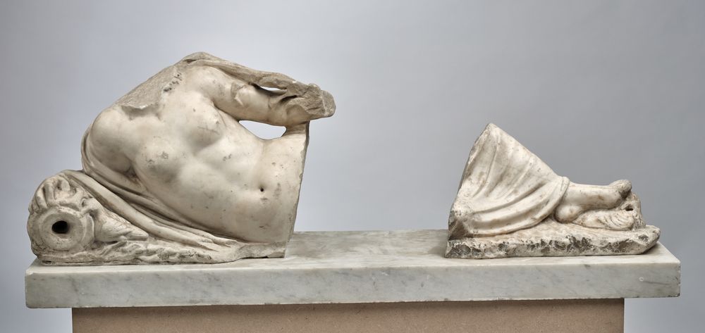 Statue-fontaine de nymphe