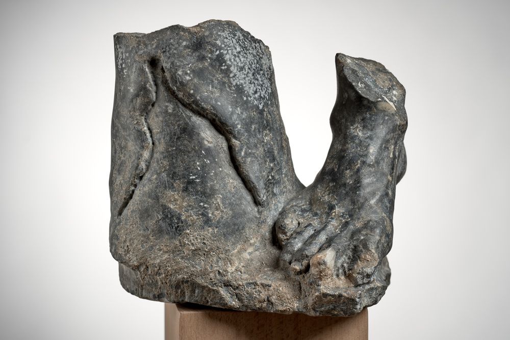 Pied en marbre noir