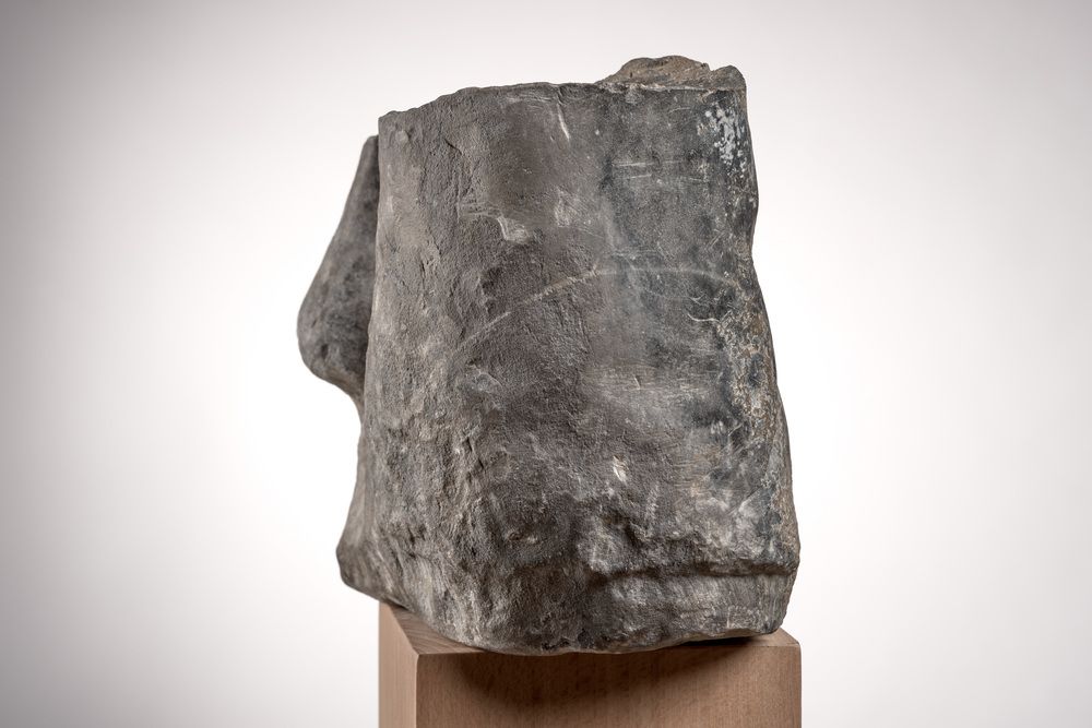 Pied en marbre noir