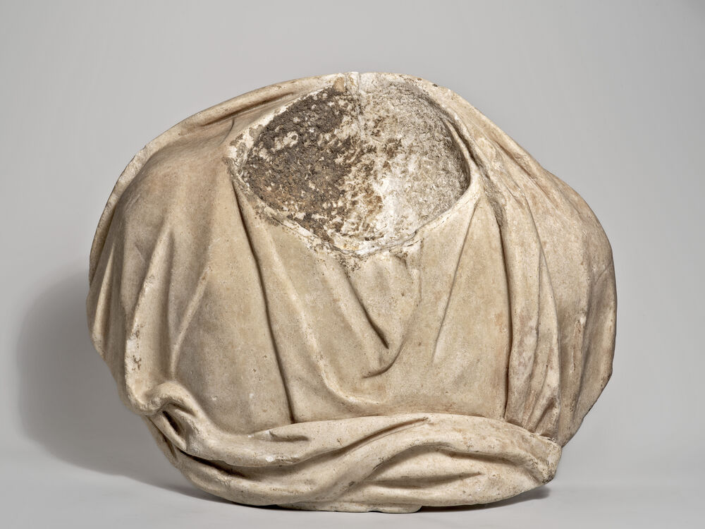 Buste drapé acéphale