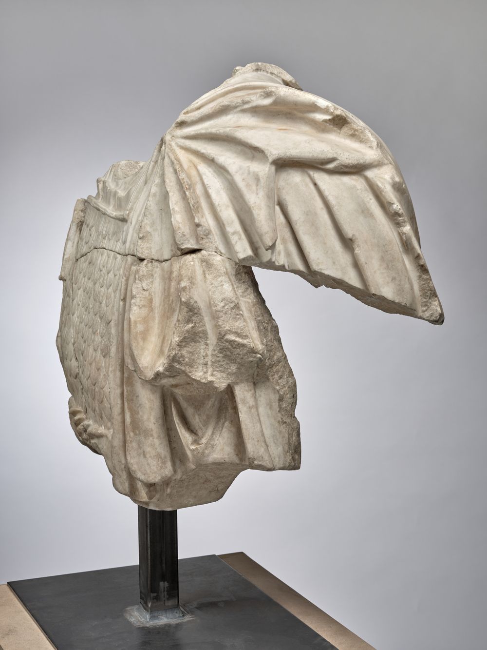 Buste avec lorica squamata (« cuirasse à écailles »)