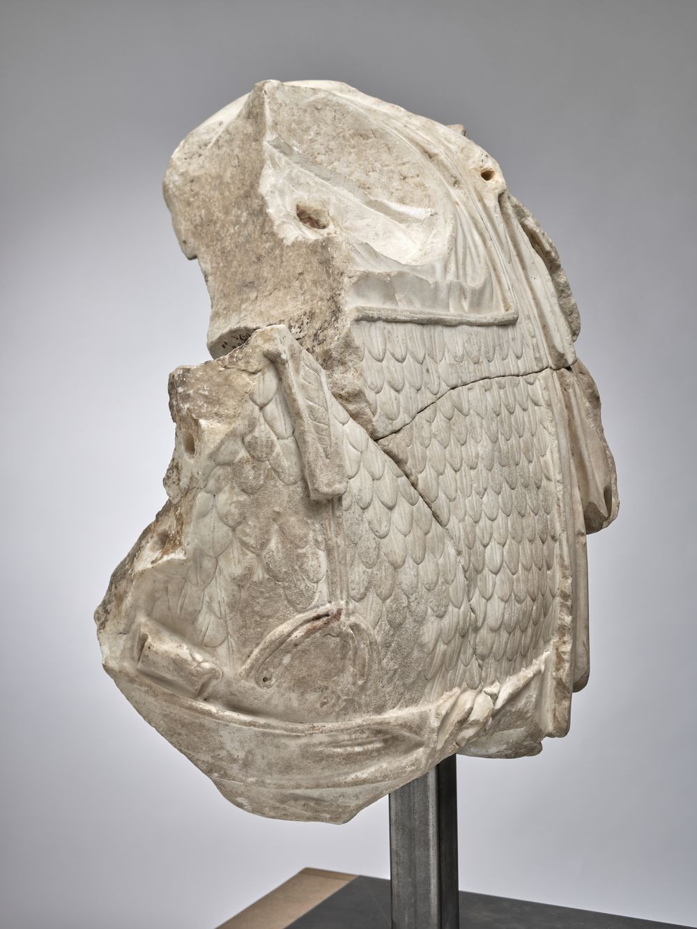 Buste avec lorica squamata (« cuirasse à écailles »)