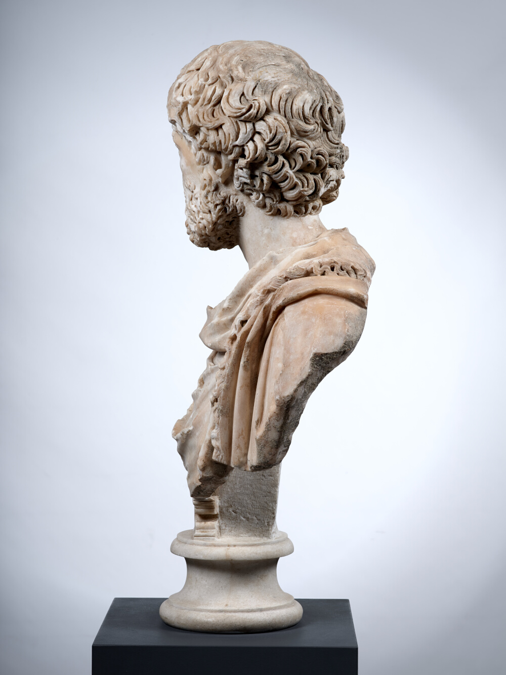 Buste à paludamentum frangé d’un haut fonctionnaire de l’Empire