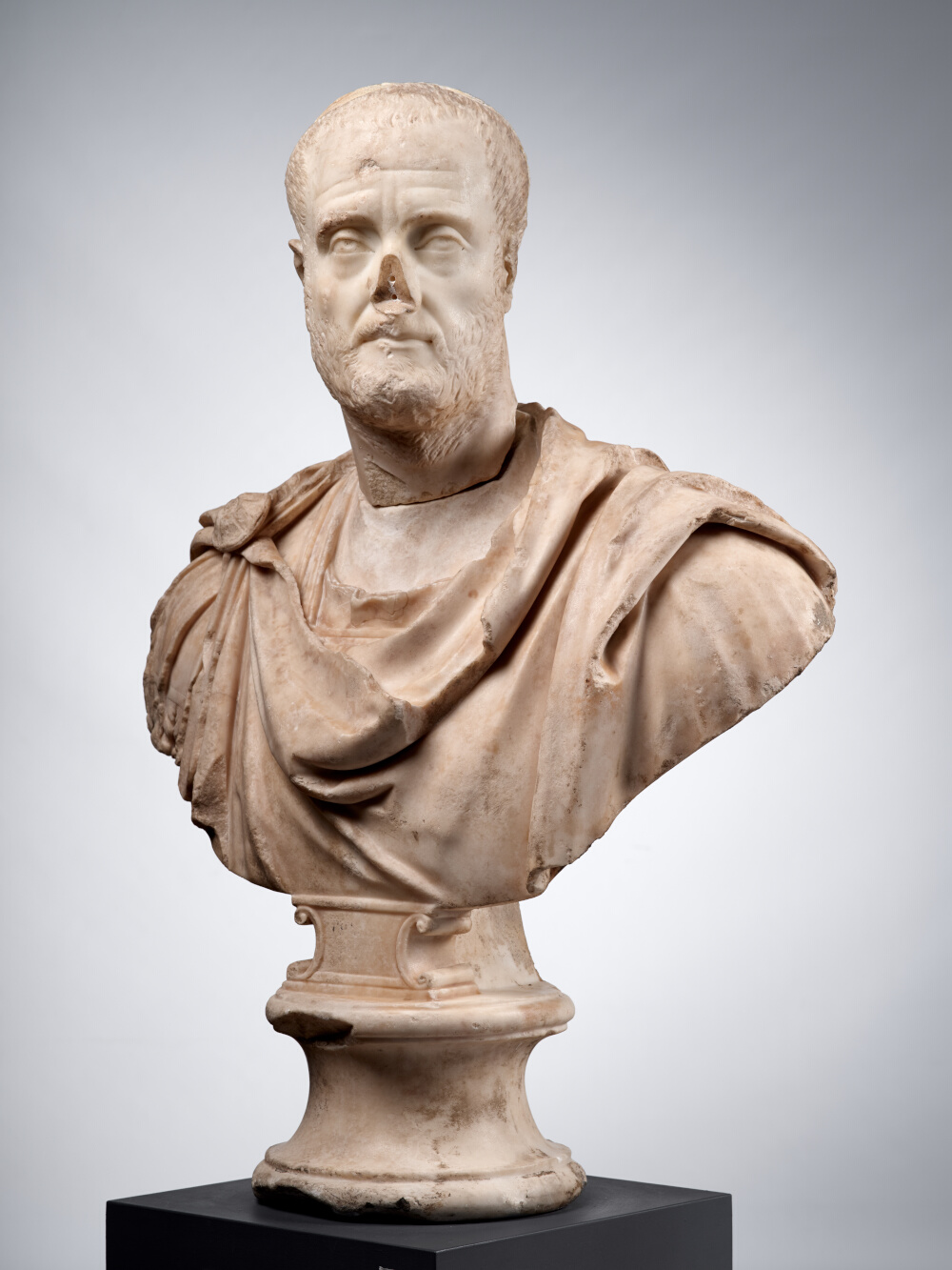 Buste cuirassé et drapé dans un paludamentum d’un haut fonctionnaire de l’Empire
