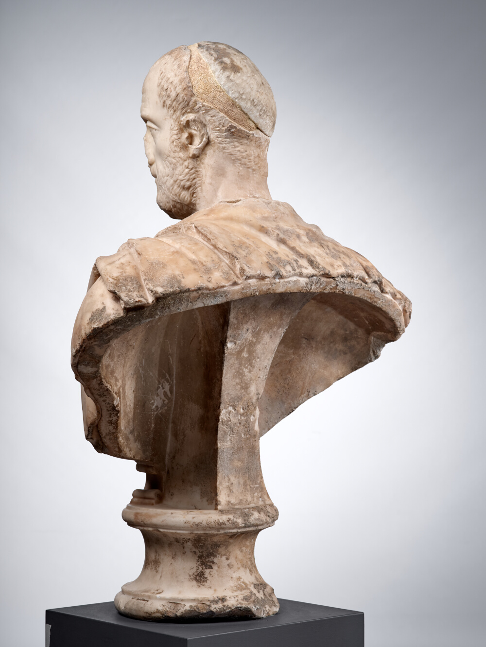 Buste cuirassé et drapé dans un paludamentum d’un haut fonctionnaire de l’Empire