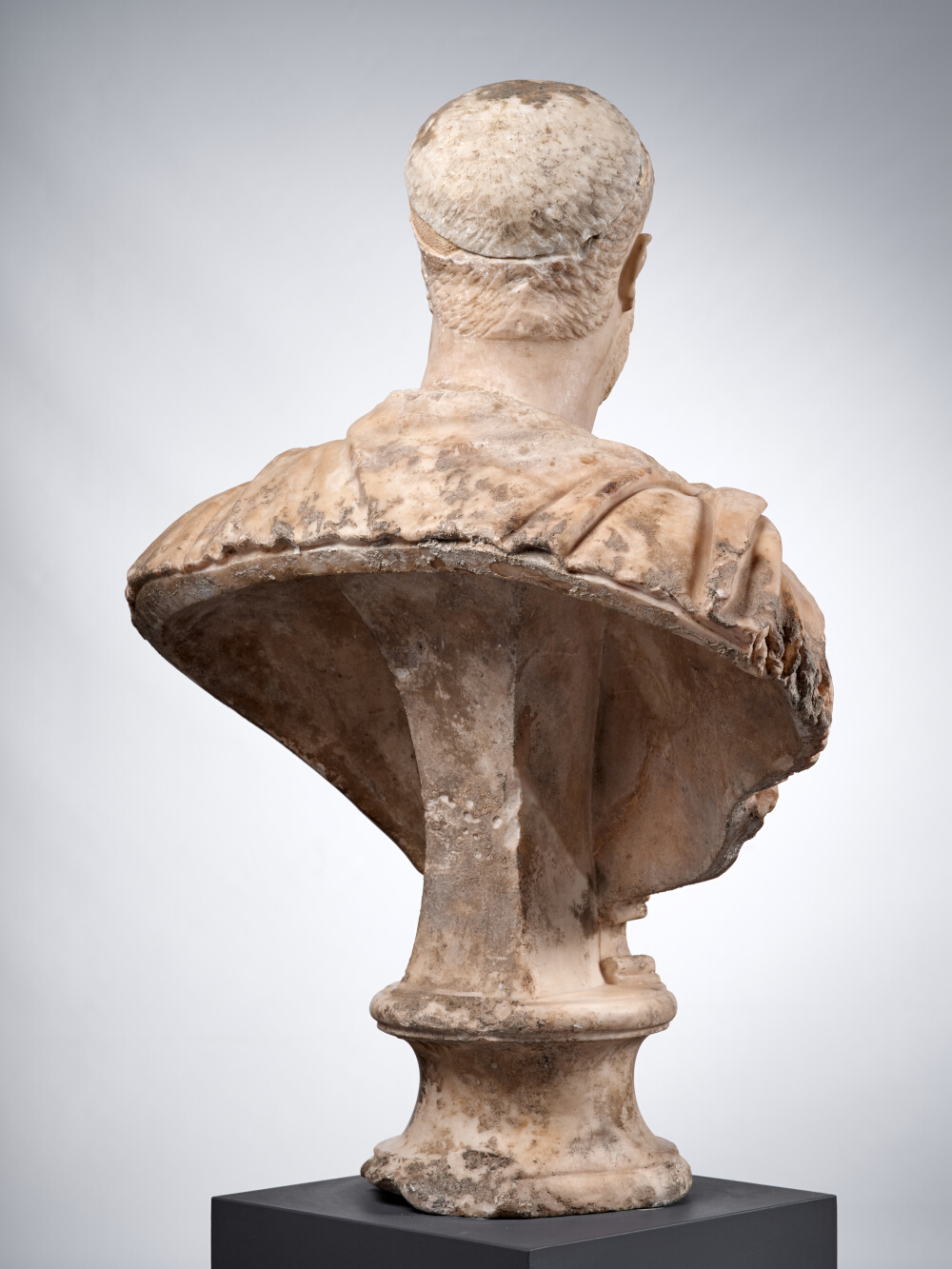 Buste cuirassé et drapé dans un paludamentum d’un haut fonctionnaire de l’Empire