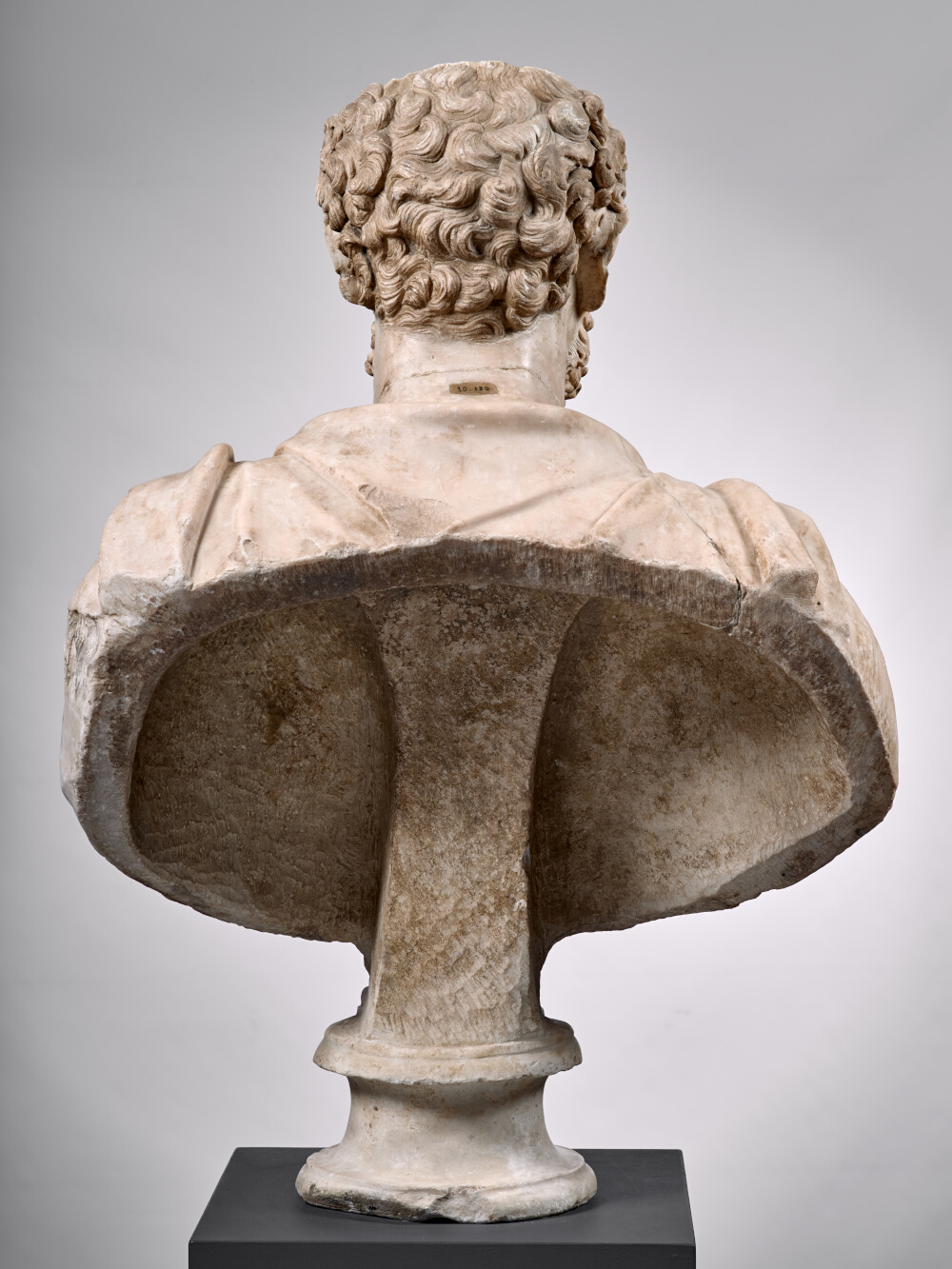 Buste à paludamentum frangé d’un haut fonctionnaire de l’Empire