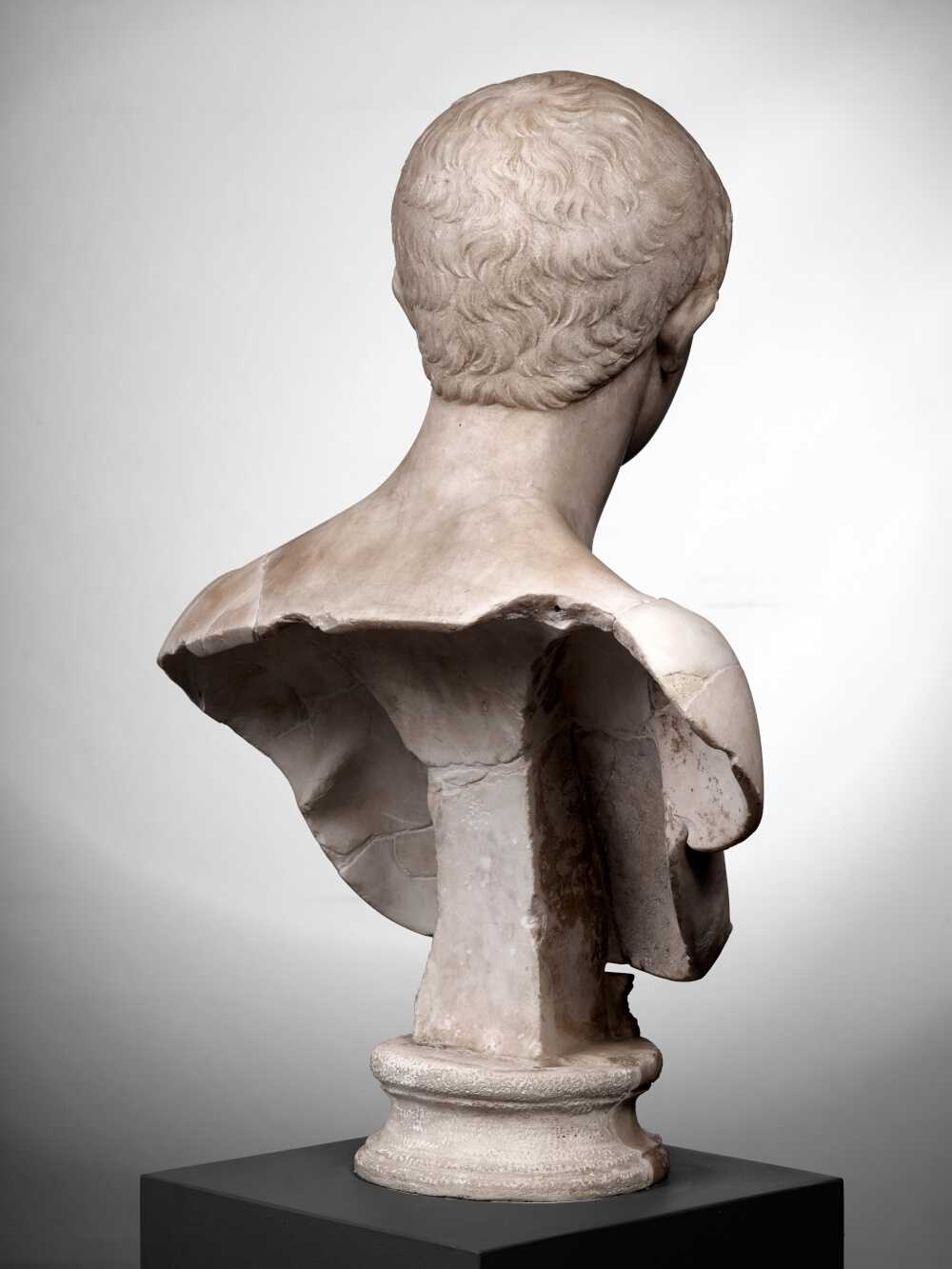 Buste de jeune homme