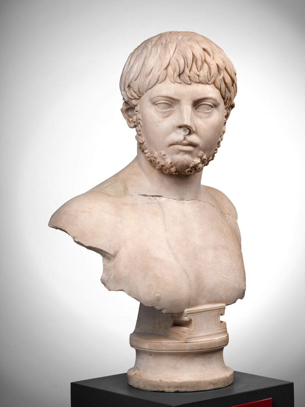 Buste de jeune homme